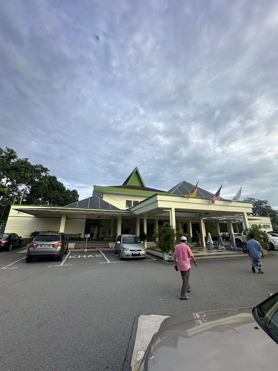 lifo1122's tweet photo. Selamat hari raya aidil adha korangs. Senyum kambingsss https://t.co/qnCVKWhm0o