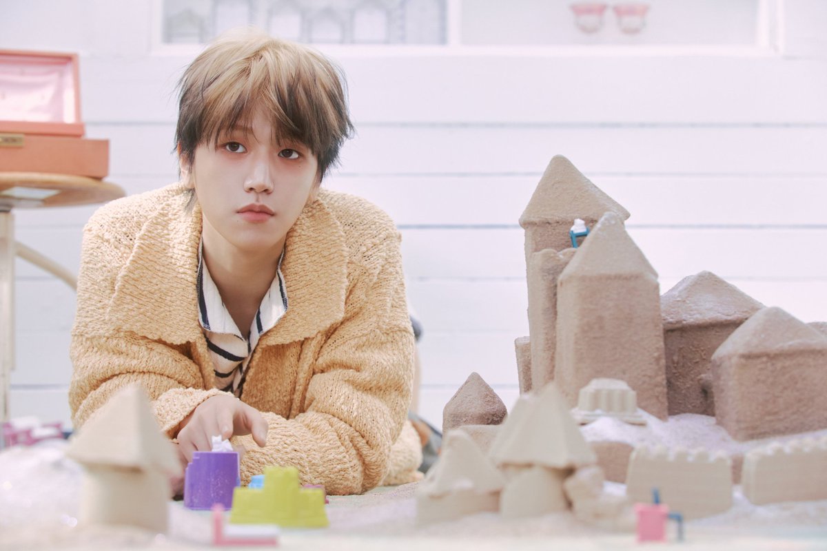 riwoog's tweet photo. I’m literally just sitting on the floor playing with sand that looks exactly like brown sugar. It’s making me crave jelly, cake, and all kinds of sweet desserts. My room is a complete mess right now, but it’s my favorite kind of sweet home. https://t.co/N6WQ5QmWBc