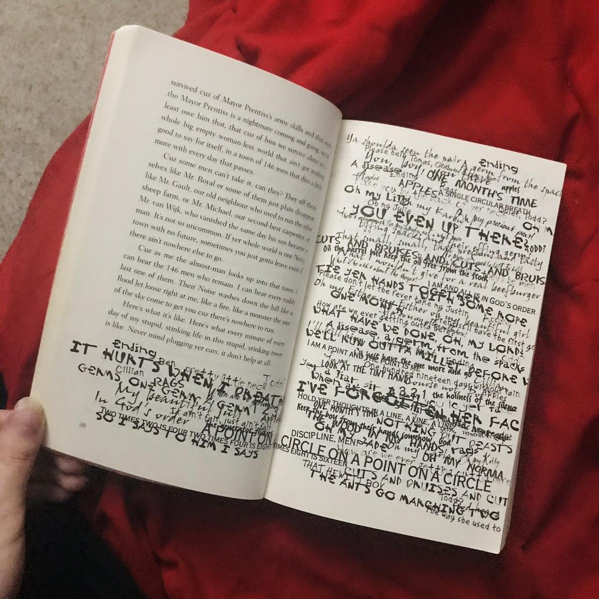 AlastairAKAmrA's tweet photo. แรนด้อม คิดถึงลูกเล่นใน chaos walking trilogy ตอนอ่านแปลไทยก้รุ้สึกละว่าโคตรบ้า แต่เล่มอิ๊งคือจัดสวยโคตร ๆๆๆๆๆ สติแตกโคตร ๆๆๆๆๆๆ สมกับเป็นเรื่องที่ได้ยินเสียงความคิดคนแบบไม่กรอง มันหนวกหูผ่านตัวอักษรเลยอะ โคตรสะใจ

(เอารูปมาจาก https://t.co/TfTU8K3Xr6) https://t.co/xlimbT878M