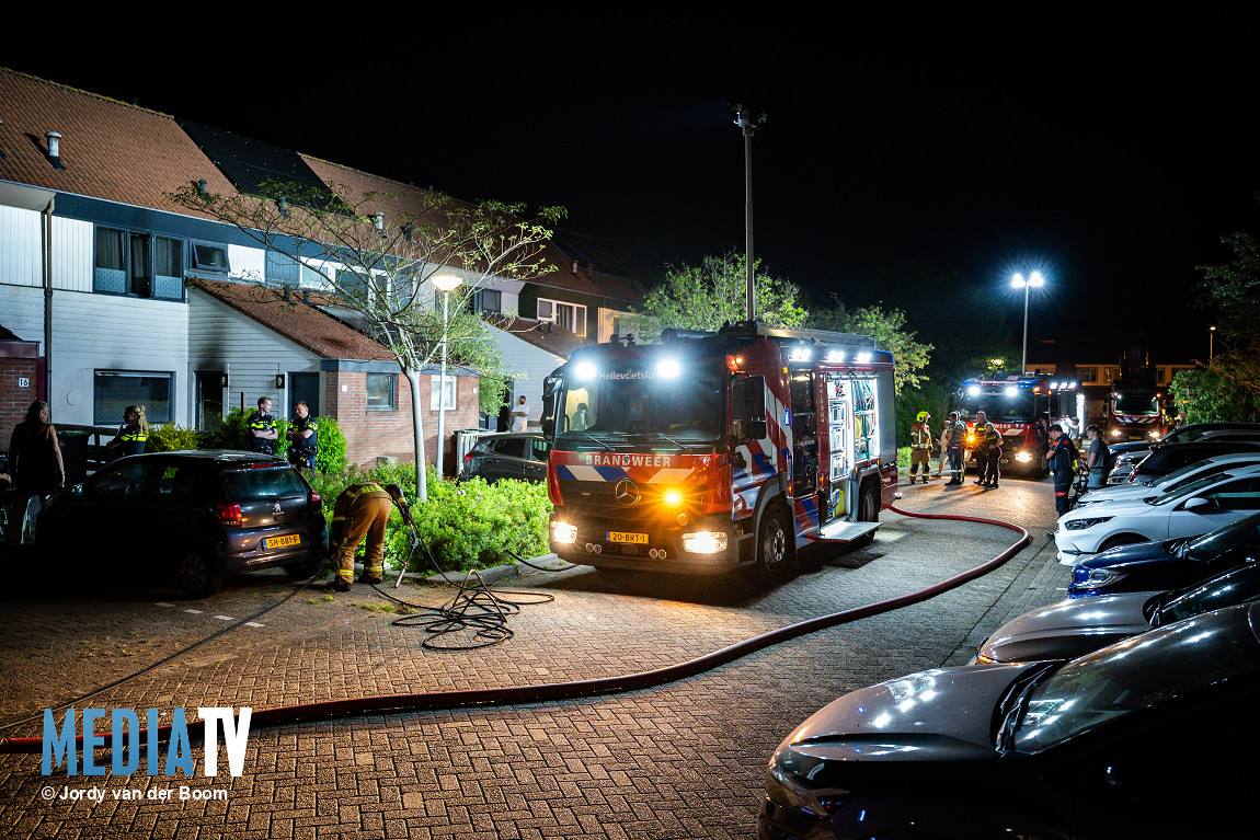 Grote brand in woning aan de Kreeft, Hellevoetsluis