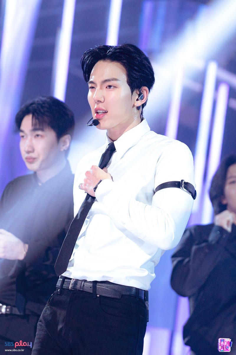 SBS 인기가요 (SBS Inkigayo) tweet media