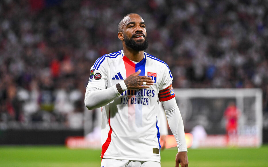 OL_Zone_'s tweet photo. 𝗔𝗹𝗲𝘅𝗮𝗻𝗱𝗿𝗲 𝗟𝗮𝗰𝗮𝘇𝗲𝘁𝘁𝗲 𝗳𝗲̂𝘁𝗲 𝘀𝗲𝘀 𝟯𝟱 𝗮𝗻𝘀 𝗮𝘂𝗷𝗼𝘂𝗿𝗱'𝗵𝘂𝗶. 🎂

L'ancien attaquant de l'OL a marqué son empreinte avec 201 buts en 391 matchs. ⚽️

Nous lui souhaitons un joyeux anniversaire. 🦁

#gones #OlympiqueLyonnais #TeamOL #OL https://t.co/mdQMl5WZaS