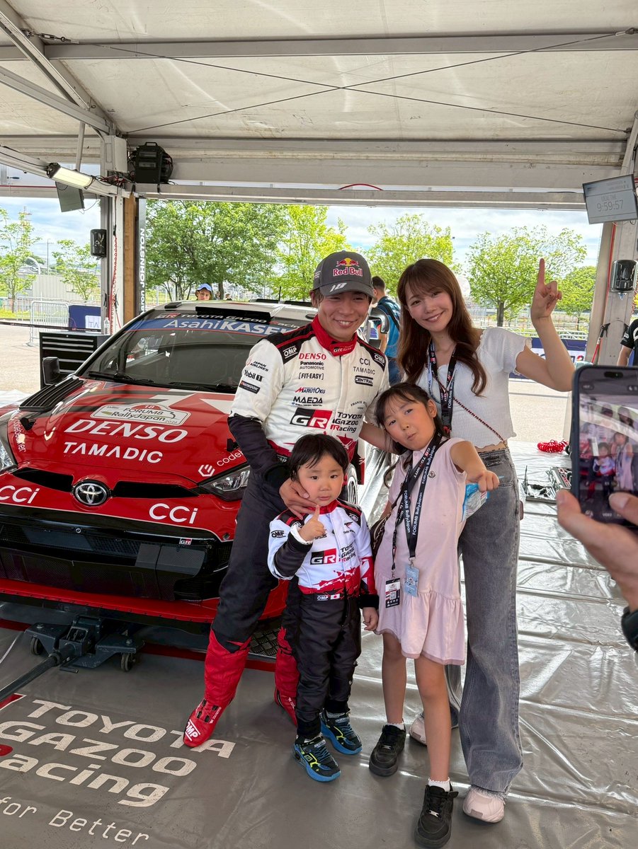 TakamotoKatsuta's tweet photo. シート奪われた🥰 https://t.co/2vQC5SENH0