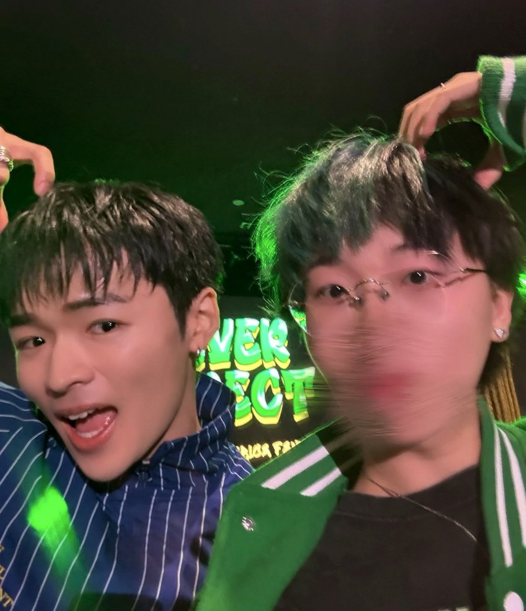 psyfesnoopy's tweet photo. + as an apology for not being able to take more photos of Ryoga (he was on the far side of the stage)
here is my fan frame with him
Super nice ✨ like sunshine as a human being 🐻💛 https://t.co/5ROqznzD6V