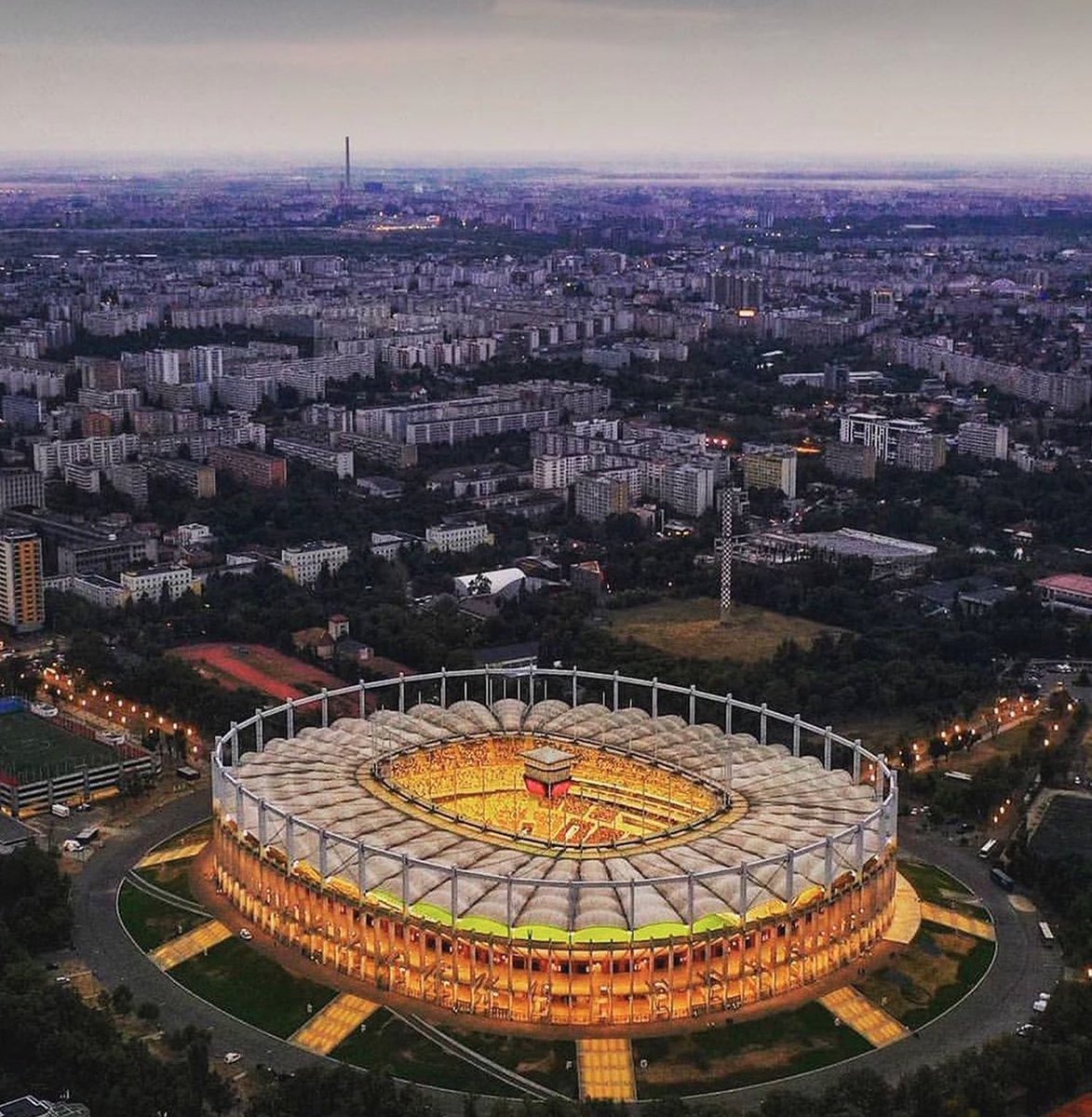 brave_romania's tweet photo. 🇷🇴 Bucharest has officially submitted its bid to host the 2028 UEFA Europa League final.

Romania last hosted the final in 2012. https://t.co/i4xDNTeRZD
