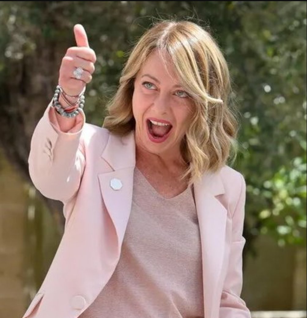 alfonso_unial's tweet photo. GRANDE GIORGIA! Grande vittoria meloniana. A Portici, Fdi prende lo 0,98%; a San Giorgio a Cremano l’1,23%; a Ercolano: 2,28%. Afragola, regno della leghista Pina Castiello, il 3,88%. TRADUCENDO: Un bagno di sangue! La nostra forza Giorgia Meloni che, se la ride, perché ha vinto! https://t.co/DfkRnjlUqG