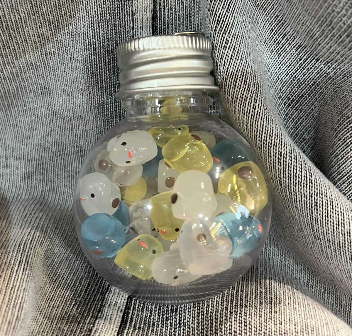 GrenFlowr's tweet photo. このひよこたちをどうしても救出したい🐥（開かない仕様）
どなたか知恵をください😭😭🙏🙏 https://t.co/PLx6gTQEl7