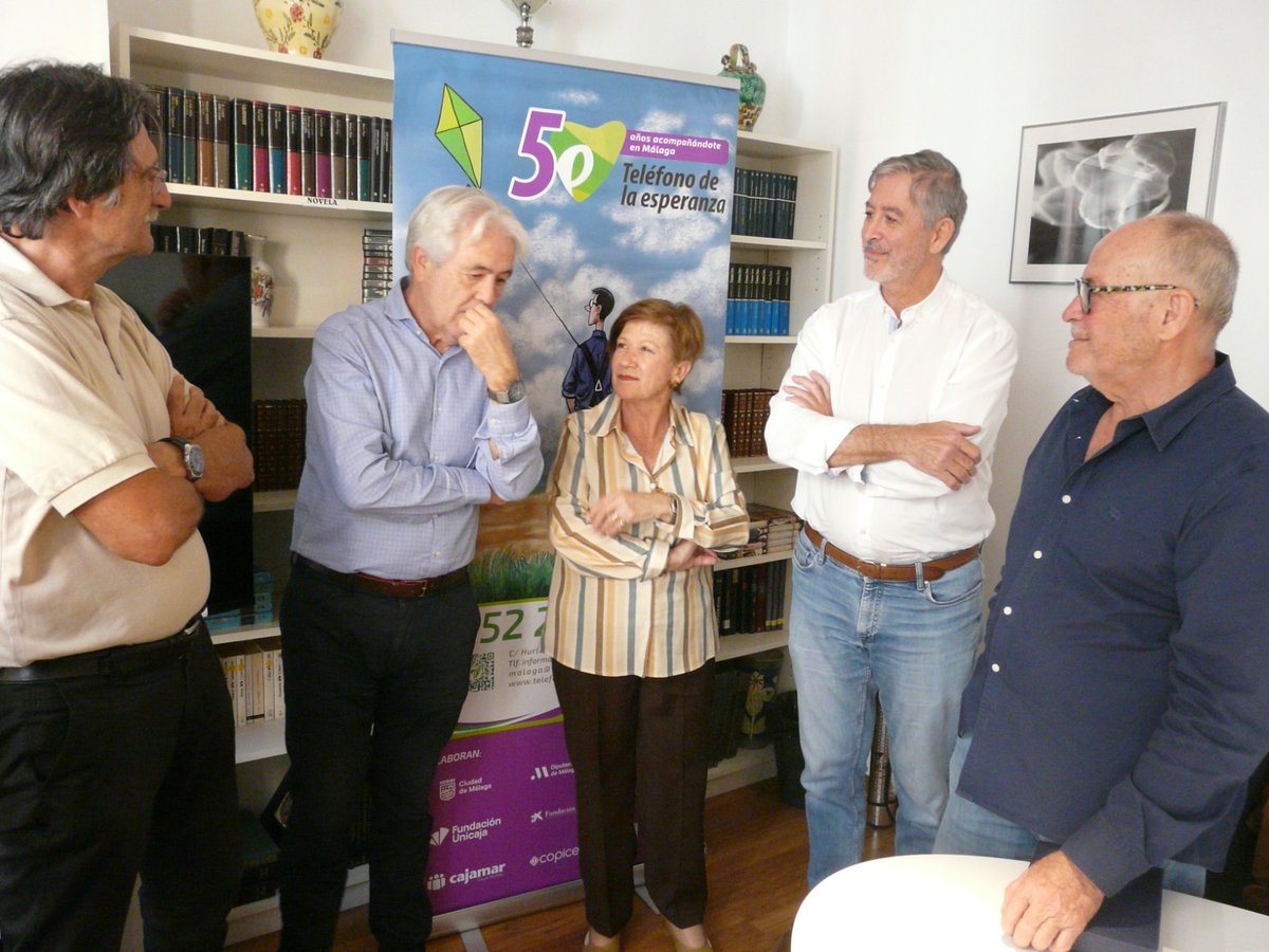 Tlf_malaga's tweet photo. El pasado jueves recibimos a uno de nuestros padrinos, Emilio Alba.
Gracias por tu colaboración, cercanía y apoyo a la salud emocional y al voluntariado. 💚

#TeléfonoDeLaEsperanza #Málaga #SaludMental #NoEstásSolo https://t.co/ifLq92hX62