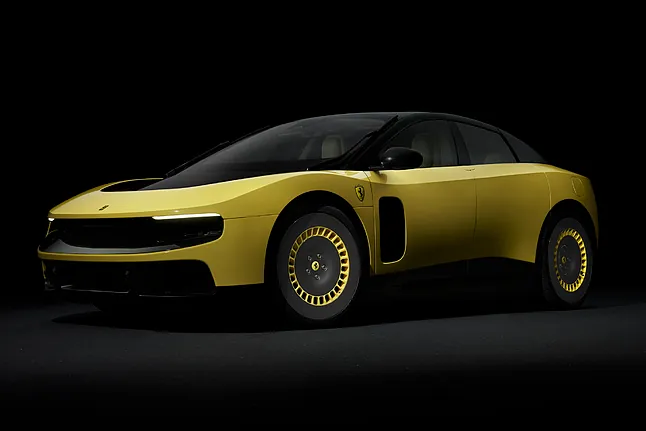 afinexo's tweet photo. @ahorrathor @Ferrari A mi me parece genial que tengan un modelo eléctrico, hay mucha gente quejándose de eso, pero el diseño me parece horrible. 
Me parece horrible hasta para ser un opel, que sea un ferrari ya me mata..
Mirad estas llantas!! https://t.co/Q2EXGe3sBf