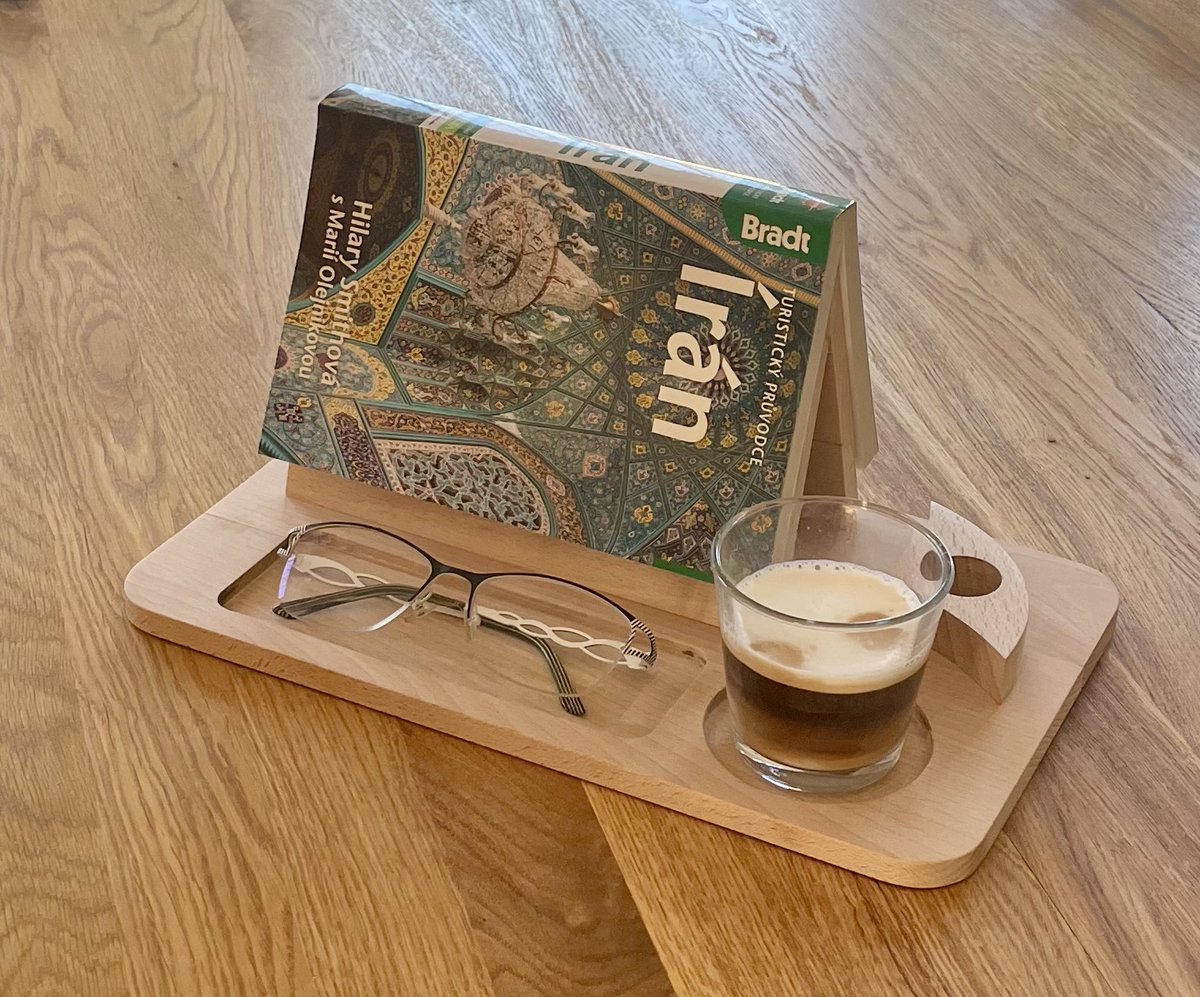 KroutilRadim's tweet photo. Zdá se, že překladatelství zvoní umíráček, a i já tak musím hledat nové zdroje obživy. 
Uvažuji nad drobnou truhlářskou výrobou. Včera vyrobený prototyp bukové soupravy pro milovníky čtení. Byl by o dřevěné drobnosti zájem? Za retweet děkuji. 😌 https://t.co/2uCWvDu6LG