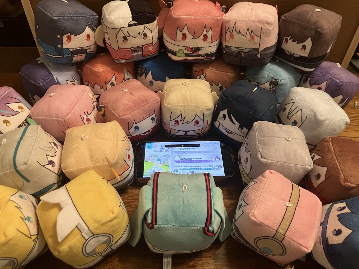 モキュ tweet media