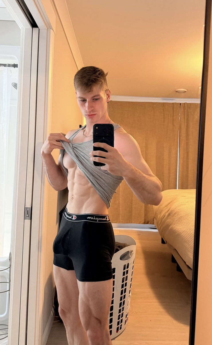 IsaacRossi90's tweet photo. Maybe something needs attention?😈 https://t.co/muHuS3i0Oa
