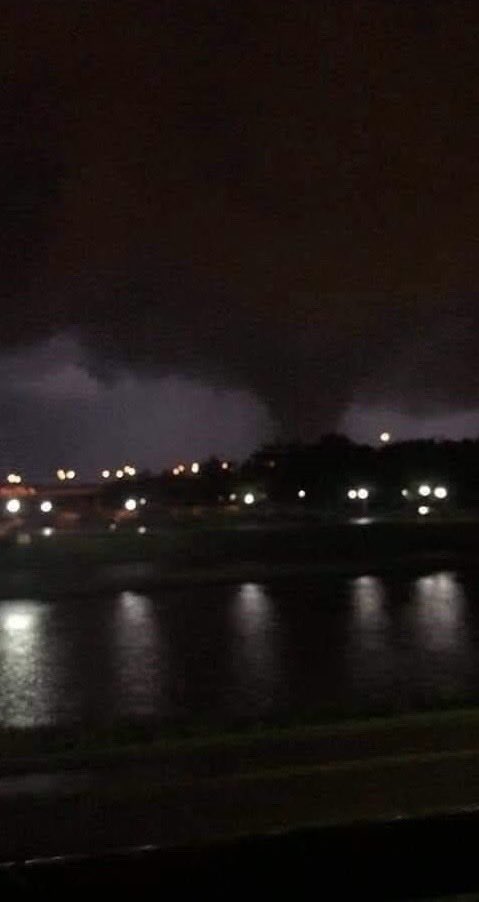NickCMNWX19's tweet photo. At this time, 7 years ago, a violent tornado touched down near the major city of Dayton, Ohio on Memorial Day 05/27/2019. The tornado was rated EF4 with winds of 170 mph. The tornado traveled 18.2 miles and grew to 1050 yds wide. Only 166 people were injured. #wxtwitter https://t.co/WnH2vlypzV