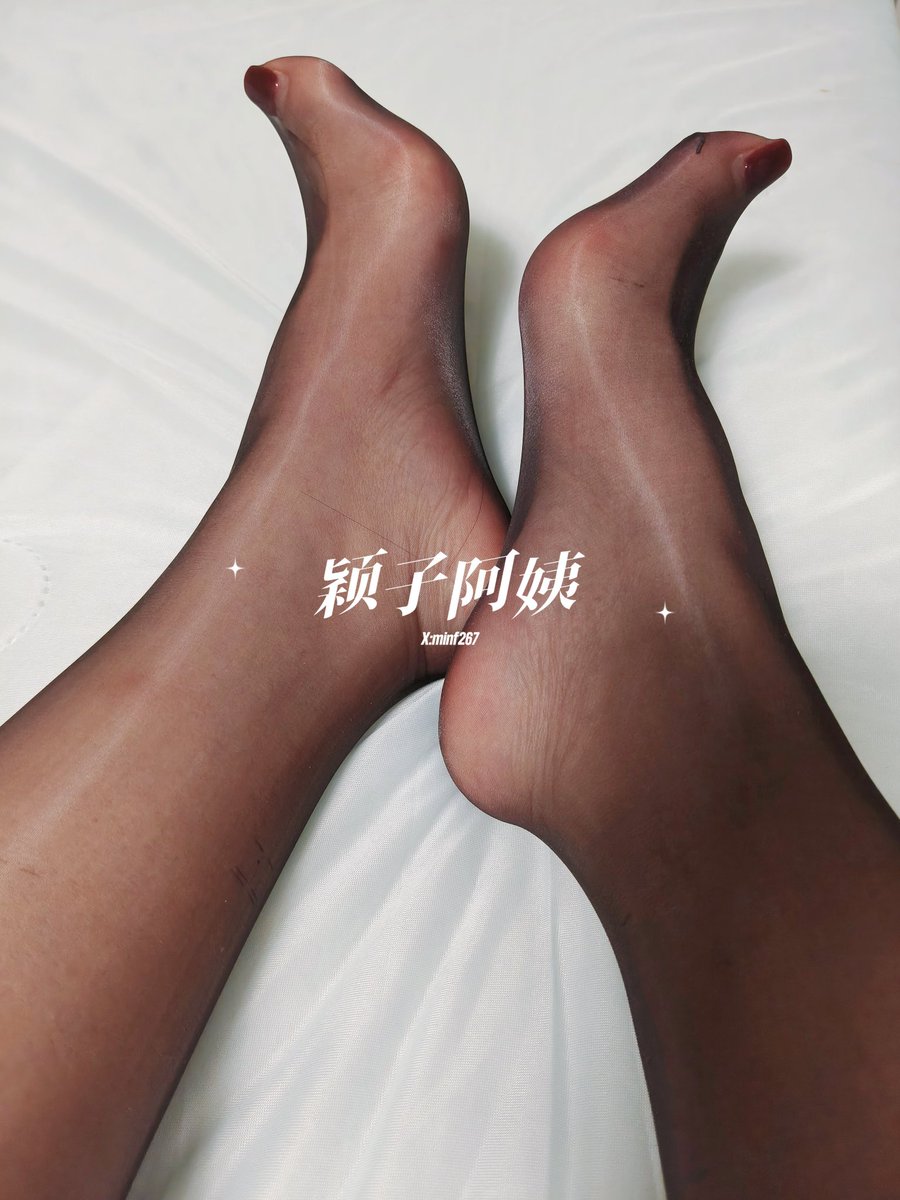 minf267's tweet photo. 这么漂亮的美脚，不玩足交真的可惜了 https://t.co/BkgQoUUFMN