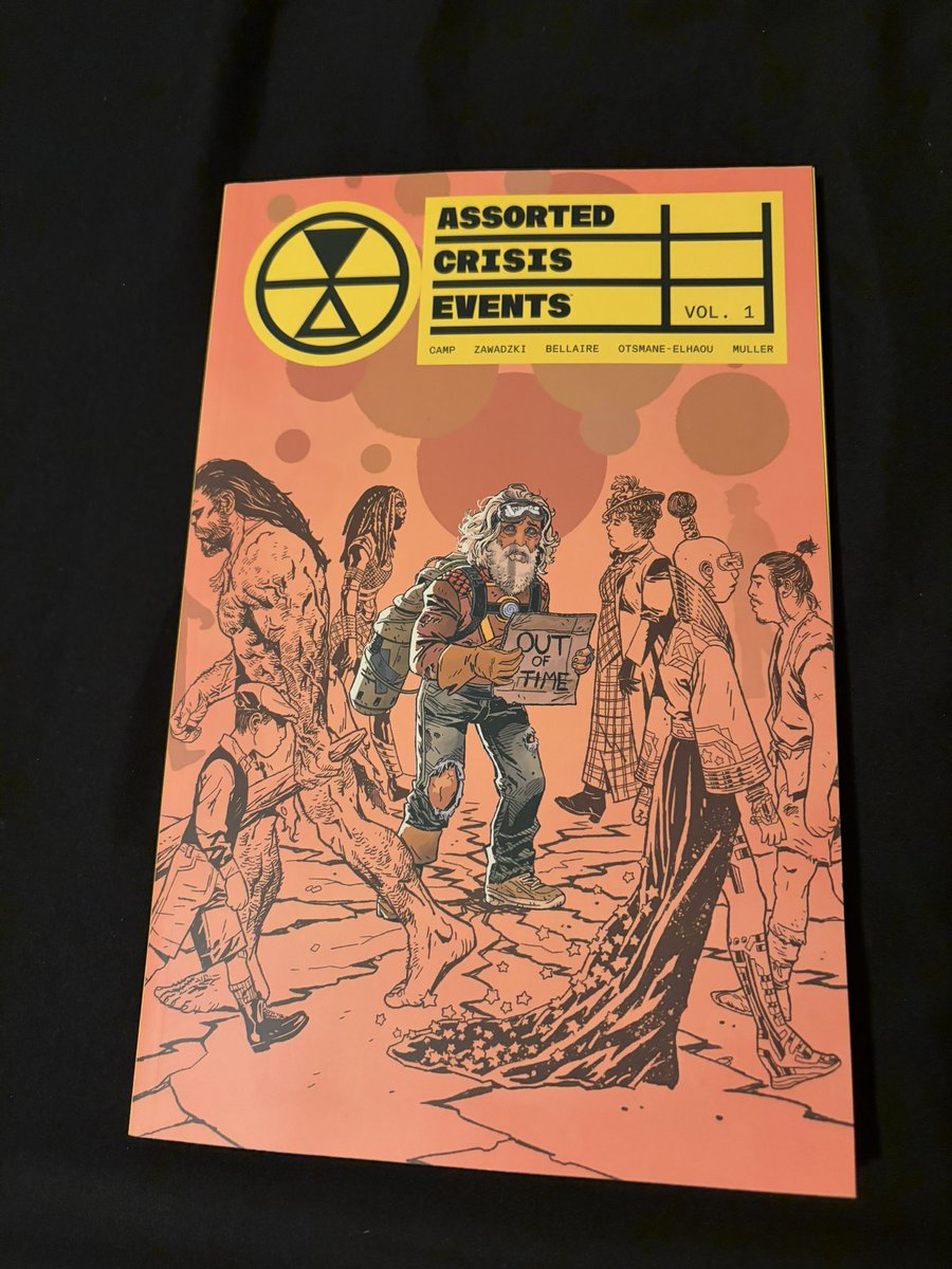 runsss__'s tweet photo. Assorted crisis event ! 1-5 #tradepaperback #assortedcrisisevents #denizcamp #imagecomics #image #camp #comics https://t.co/zc4tgMv4ZC