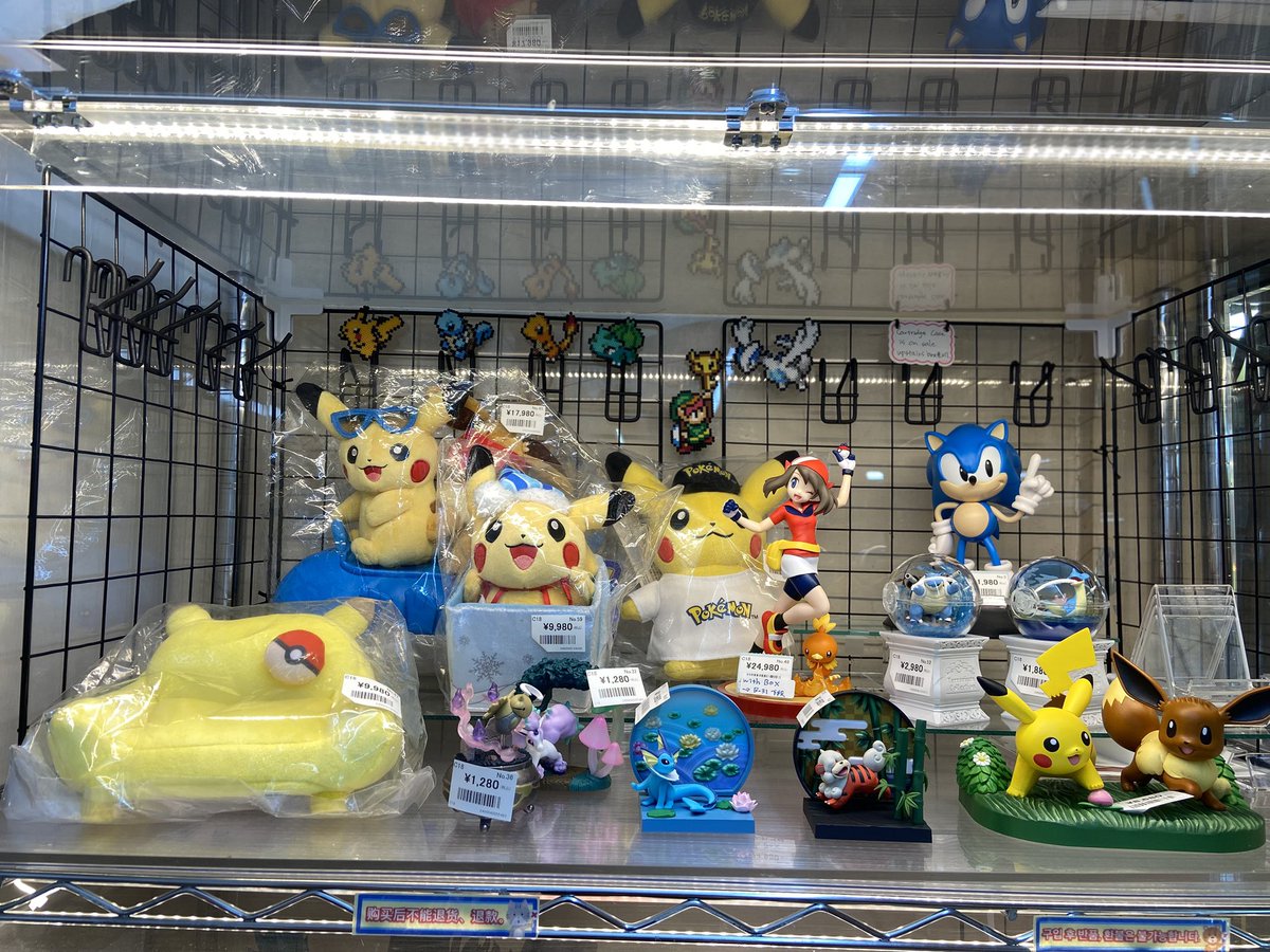 ASTOP_CENTER's tweet photo. [A-Stop Radio Center Store]

[ShowCase Information]

The following figures have arrived in case 🌟C-18🌟⚡️⬇️

#Pokemon ⚡️o'ᆺ'o⚡️
#Sonic 🕹

We also carry game characters!!👾🎮

#Astop #RadioCenterStore
#Akihabara https://t.co/428dF3CRMI