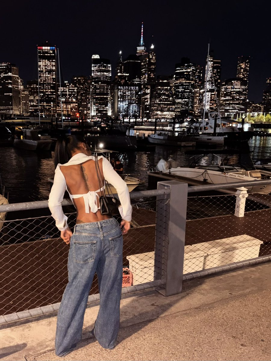 QingDiamond's tweet photo. city nights 💘 https://t.co/zNPkduO0pB