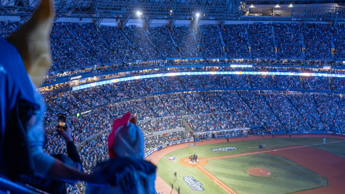 StockmoreImages's tweet photo. Halloween Night at the World Series

Costumed fans watching beneath dimmed stadium light while the umpires gather before first pitch.

October 31, 2025.
Game 6.
Toronto.

Baseball became theatre before the game even began.
There’s more to life with Stockmore.

#WorldSeries #BlueJays #Dodgers #Game6 #Halloween #BaseballPhotography #SportsPhotography #AuthenticPhotography #Stockmore