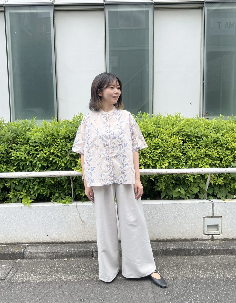 marbleSUD_kichi's tweet photo. 【EMB oliveよりゴブシャツのご紹介🕊️】

暑いですね〜💦

大人気テキスタイルEMB oliveゴブシャツは肘腕をカバーしつつ、身幅ゆったりご着用いただけます😌

今日みたいな暑い日にぴったりな1枚✨

ぜひ店頭でご覧ください🥰

#マーブルシュッド #吉祥寺 
かっか わかぞう しずく https://t.co/n2Vm11IWB4