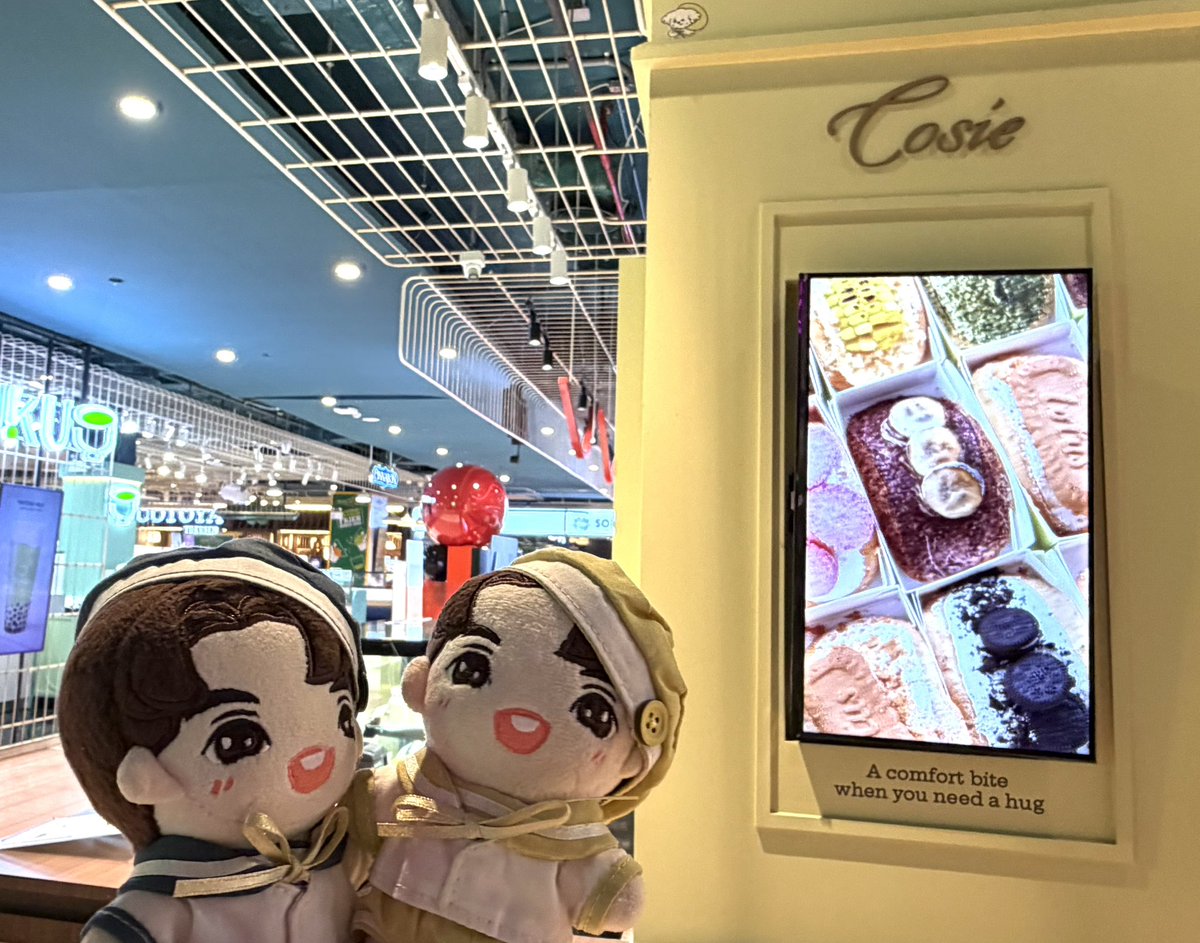 sweetmanmaru's tweet photo. 🇹🇭5/85️⃣Central WorldのcosieでTruffle Shio Pan&taro mochi pudding breadをテイクアウト🛍️この日18:00〜19:00にChiffinちゃん来店予定だったので空港に向かう時間18:15までお店の近くに待機してたけど、残念ながら会えず🥺またいつか大きなChiffinちゃんに会えますように☺️
#Cosie
#CosieMoments https://t.co/m5FdDJbTp8