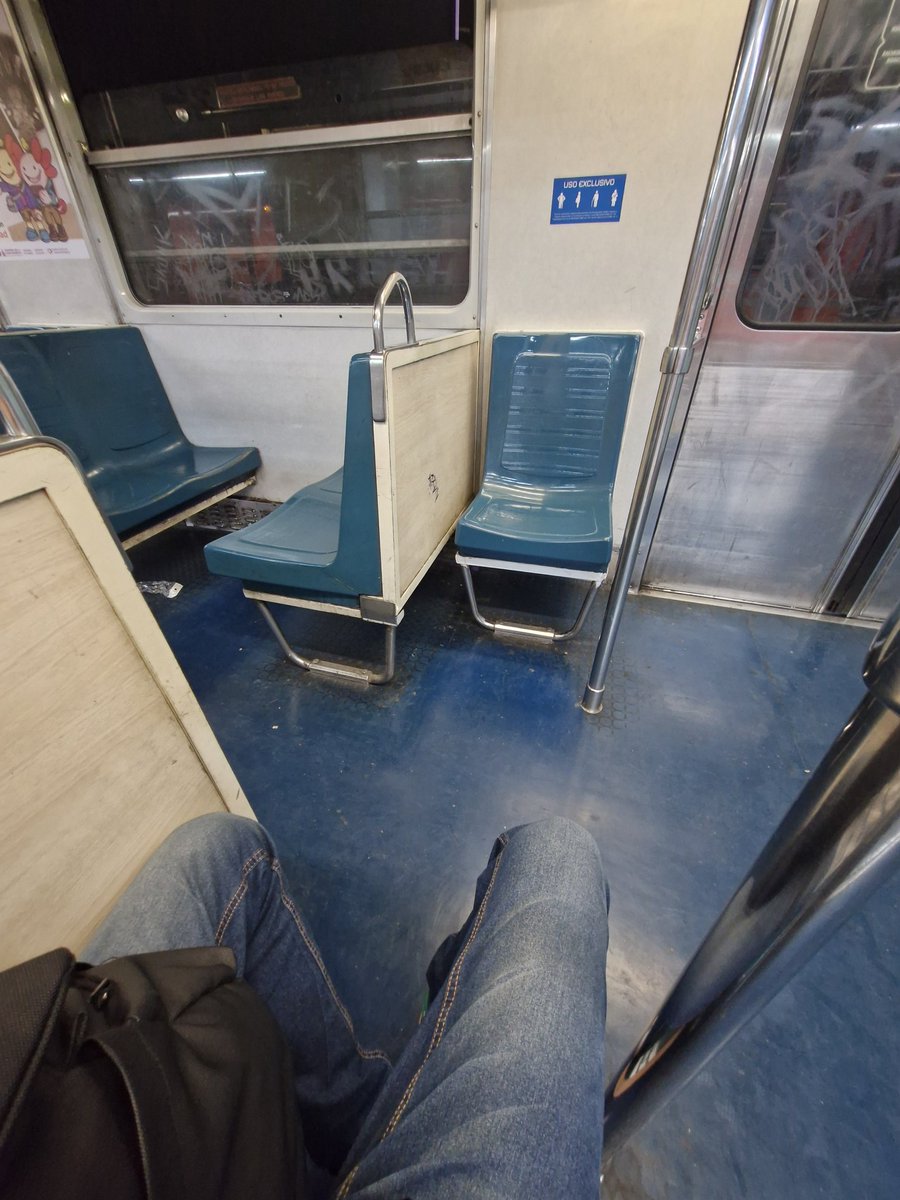 another_f_erick's tweet photo. cuándo empieza la hora feliz en el metro cdmx?

#cruisingciudaddeméxico #cruisingméxico https://t.co/mYSwSYwBEW