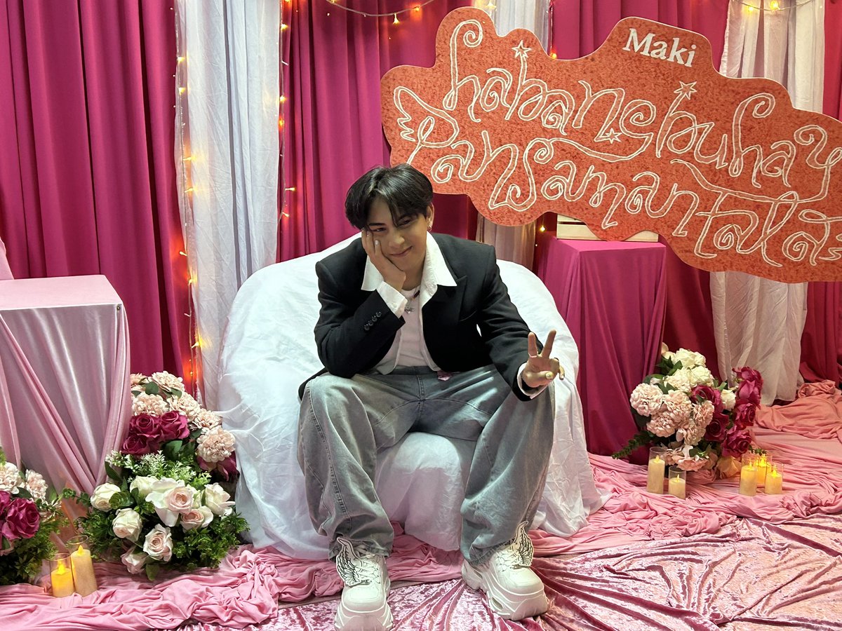 ABSCBNpr's tweet photo. Our KOLORCOASTER starboi is here! 🎢🌟

HAPPENING NOW: @clfrnia_maki spills the story behind his new single “habangbuhay pansamantala” and his upcoming KOLORCOASTER Southeast Asian in Singapore and Indonesia.

#Maki #habangbuhaypansamantala #TarsierRecords https://t.co/w5NFwug9xo