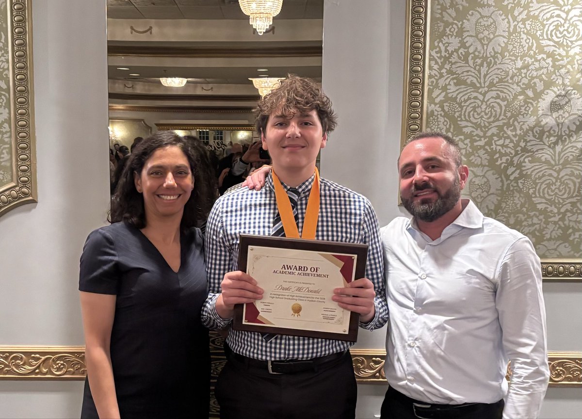 RobFerullo4's tweet photo. Congrats to Valedictorian Drake McDonald and Salutatorian Tracy Zhao for being recognized by their Hudson County peers! @EricCrespoEDU @FAmato53 @bcalligy @WEEGUIDANCEWTSD @WeehawkenTSD @StefanieCirill1 https://t.co/paGpJOTpzt