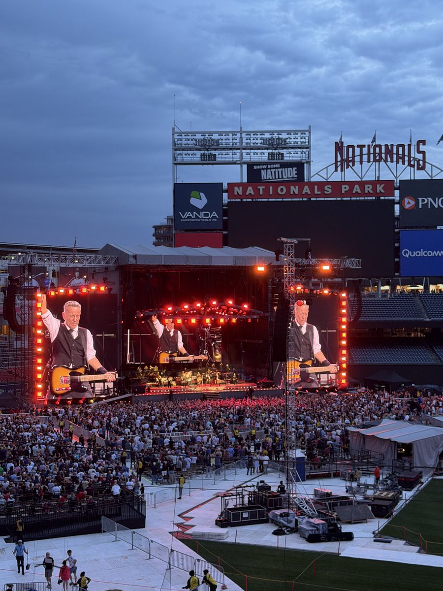 gbmeyer's tweet photo. Bruce was not mincing words tonight in DC  #Springsteen 🔥 https://t.co/zx2FgL1lg0