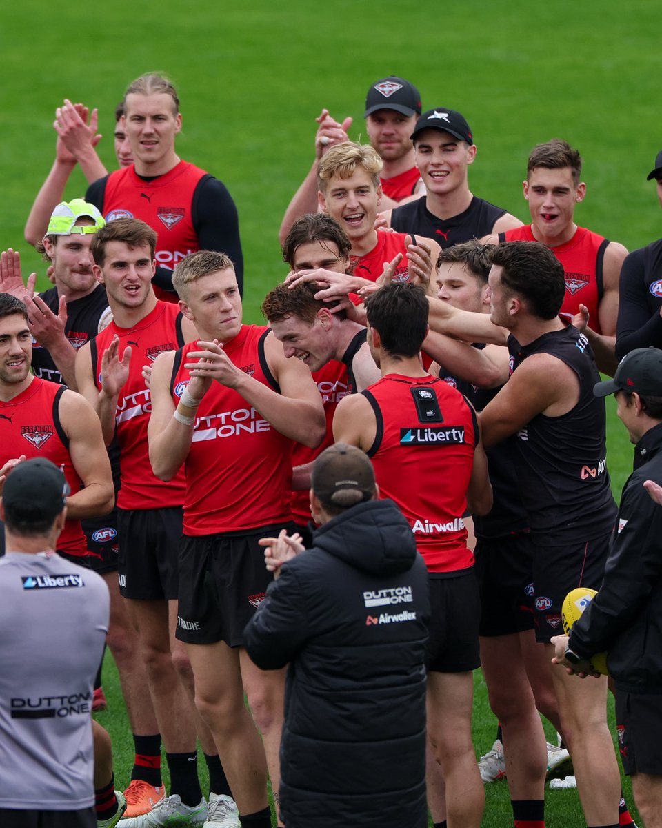 Essendon FC tweet media