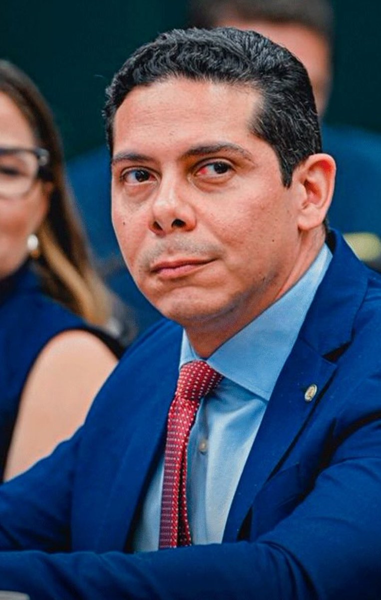 meninavenen0r's tweet photo. MARANHENSES, LEMBREM DESSE ROSTO QUANDO ESTIVEREM COM O DEDO NAS URNAS. PAULO MARINHO NÃO QUER QUE VOCÊ TENHA O DIREITO DE DESCANSAR https://t.co/DtwB0Exo9o