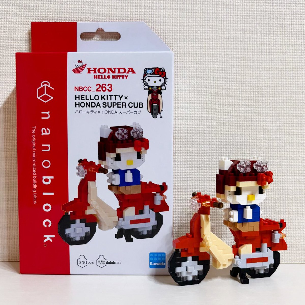 nano_424's tweet photo. ✨HELLO KITTY×HONDA SUPER CUB-🛵✨

＊NBCC_263 ＊Level3️⃣ ＊340PCS

#나노블럭 #nanoblock #ナノブロック https://t.co/EVvoDvLscc