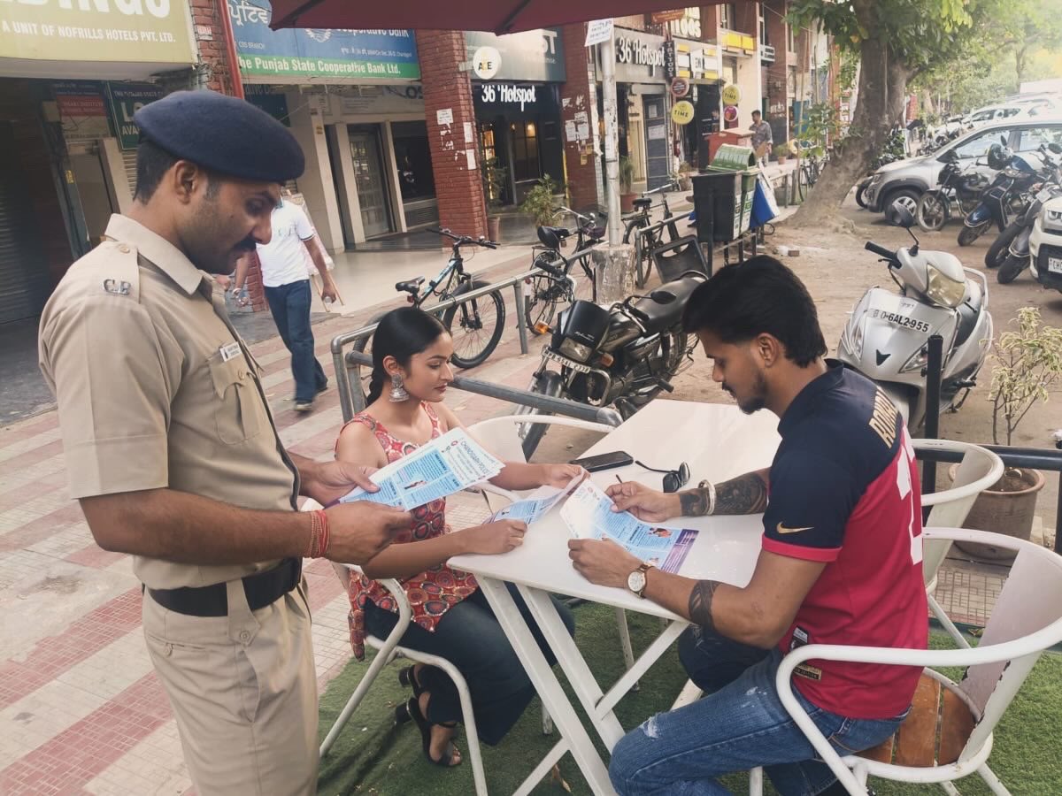 ChdCyberCell's tweet photo. A Cyber Awareness Drive was conducted at Sec-36 Market Area, Chandigarh to educate citizens on common cyber threats and safe digital practices.
@DgpChdPolice @spcyberchd @geet_khandelwal @Cyberdost @Sheokand_ACP https://t.co/dg1kK3G5XX