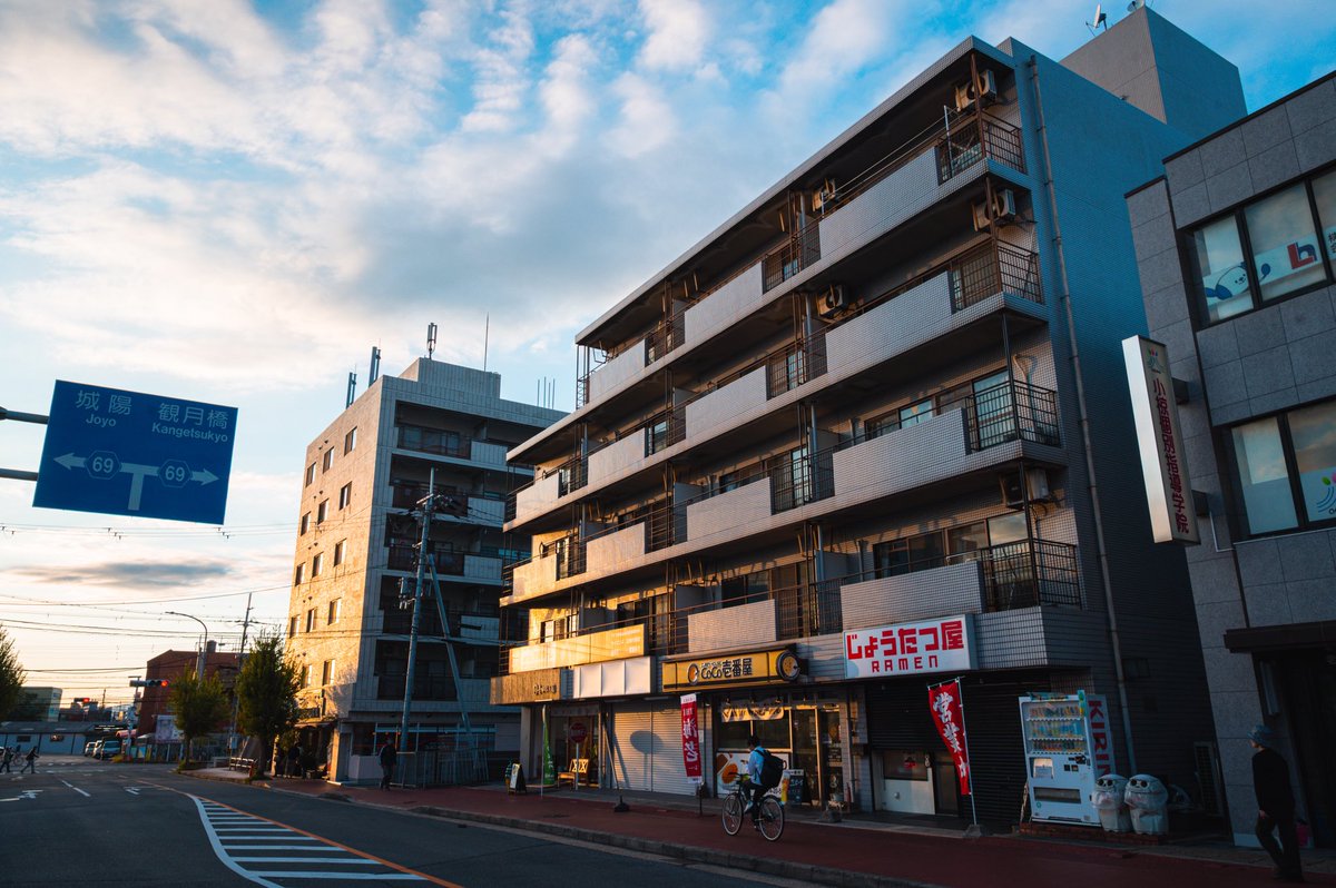 _dylanwee's tweet photo. マジックアワー | #goldenhour #streetphotography #japan https://t.co/aDhgFhXMdu
