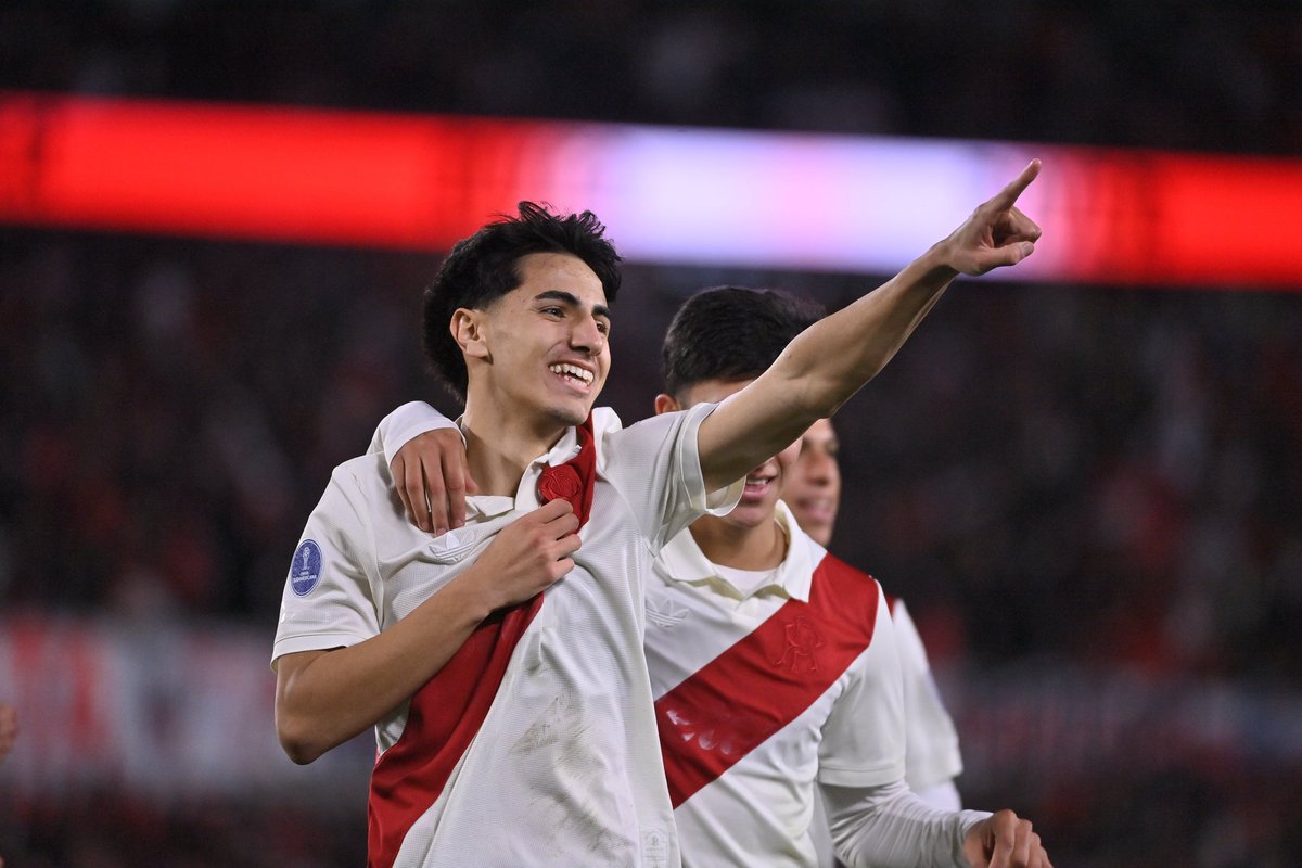 Tresddescuento's tweet photo. #CopaSudamericana / Victorias de #River y #Racing. #BarracasCentral perdió de visitante. El #Millonario continuará buscando el título y estará en octavos de final. https://t.co/mS8IAhpRAN