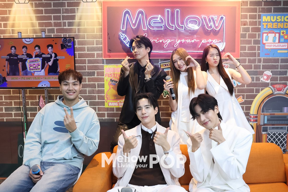 MellowPOP_TH's tweet photo. ✨ Mellow POP เก็บตกภาพบรรยากาศไลฟ์ของ “ฮาร์ธ, ภูมิ, เอ๋ย, เอม, เรียวตะ” นักแสดงจากซีรีส์เรื่อง “One Year: เลือนรางและจางหาย”
.
#MellowPOP
#OneYearTheSeries
#OneYearเลือนรางและจางหาย https://t.co/qBIpIR7OL9