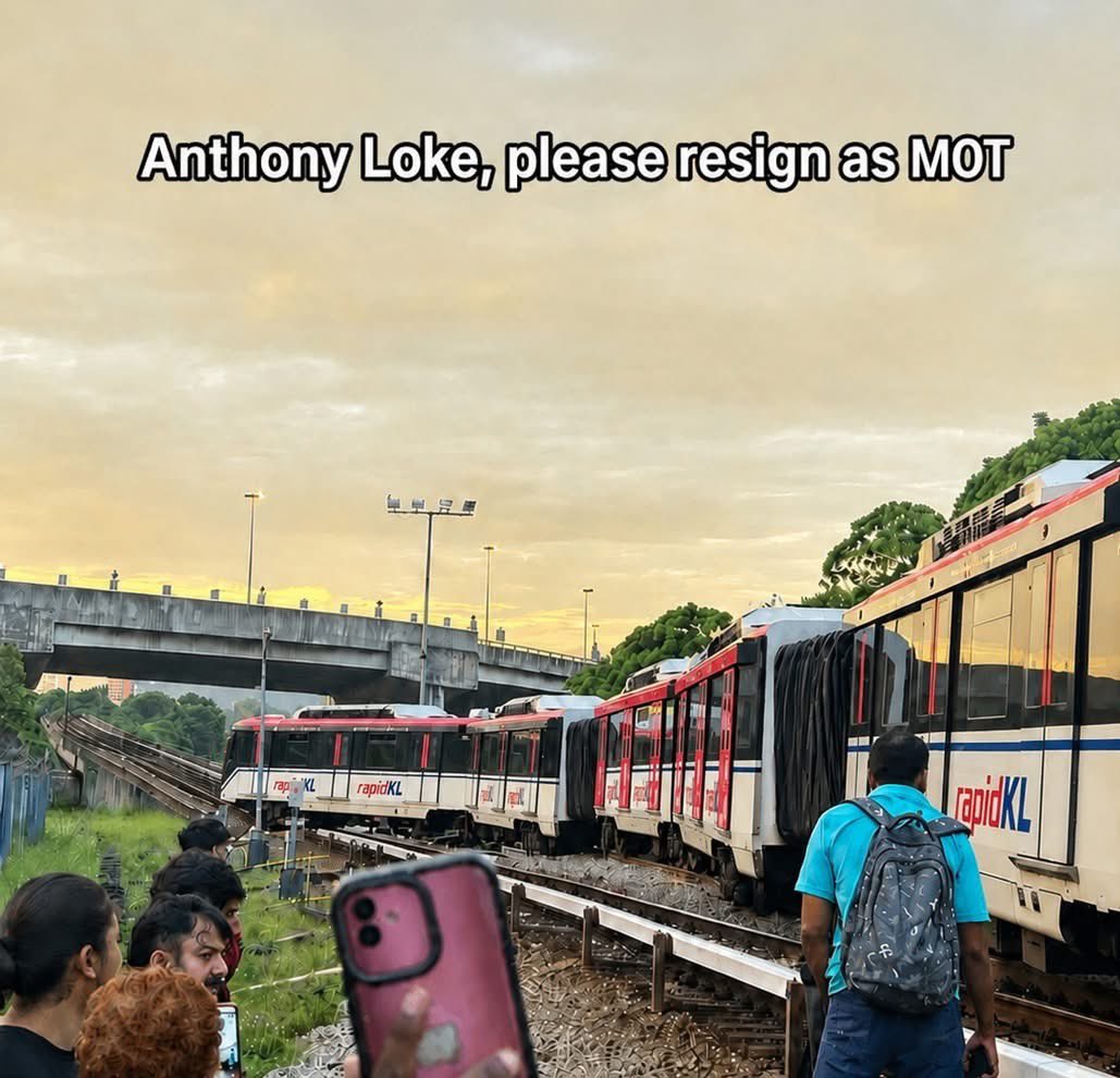 NaratifRakyat's tweet photo. Just go and sell number plates only.

The most failed Minister of Transport in history of Malaysia. https://t.co/1Yj9mb7Is3