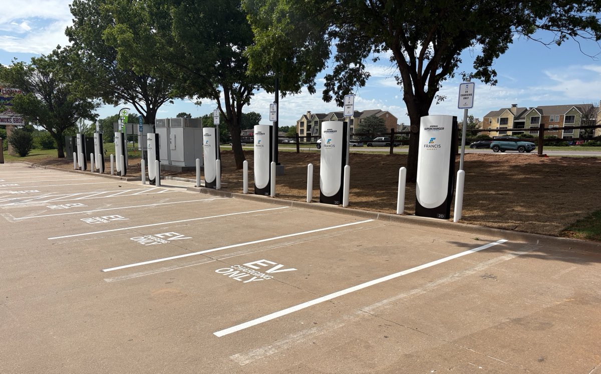 Tesla Charging tweet media