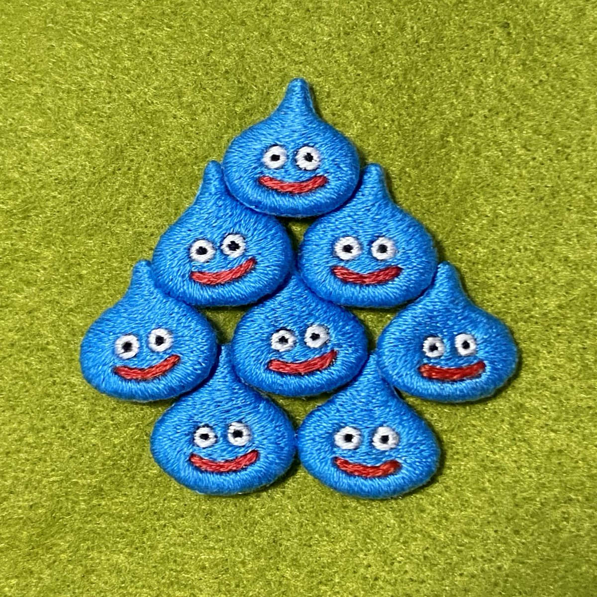 EmbroideryHana's tweet photo. 乗り遅れちゃった(´>ω∂`)
 #ドラクエの日 #DQ40th https://t.co/OBYwf7C692