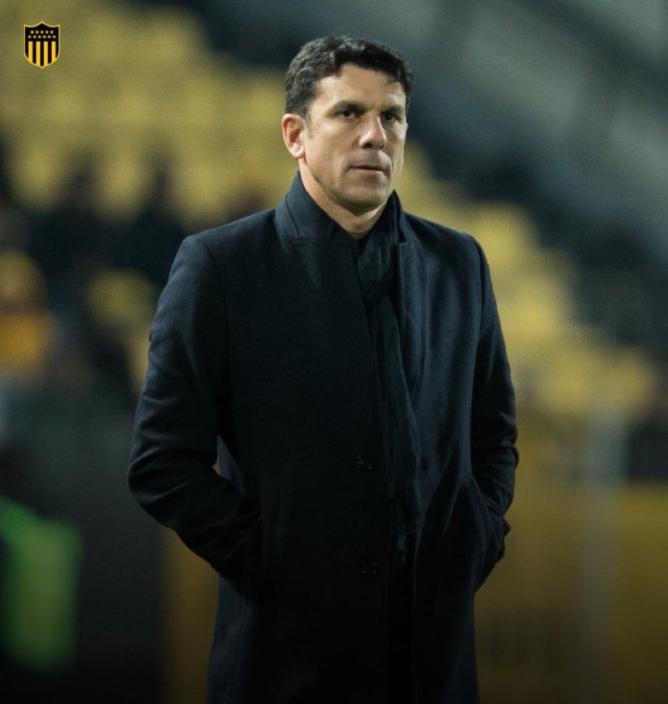 Futbol_APV's tweet photo. Mauricio Larriera es una opción que se maneja en la interna de #Peñarol, en caso de que no siga Diego Aguirre. https://t.co/Lhu41y58SN