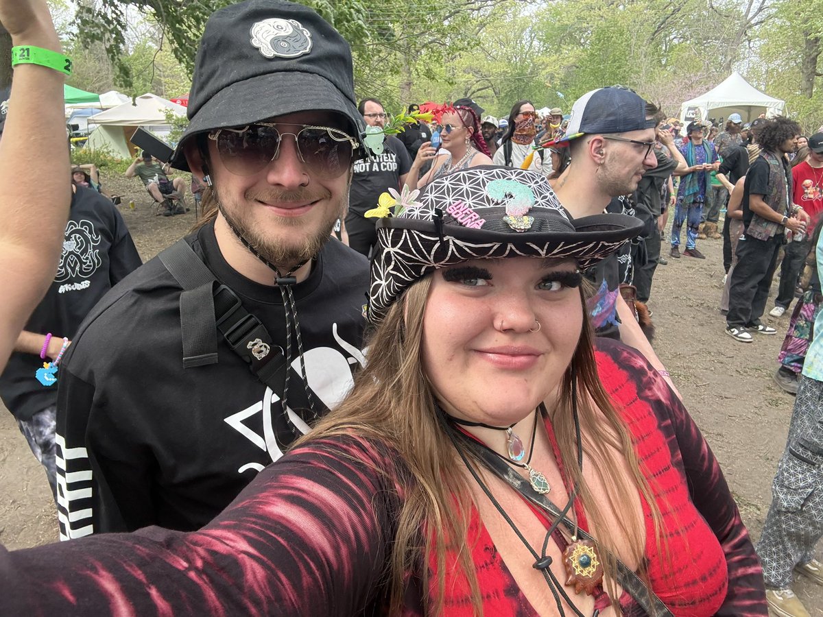 cosmichails333's tweet photo. infrasound ❤️‍🔥🌱🌸🐸💜🍄‍🟫 https://t.co/LXuzsjjUFl