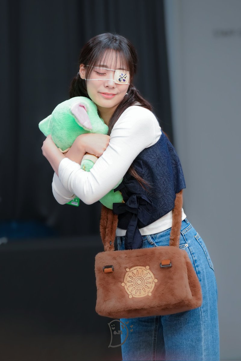 dan3jpg's tweet photo. 260525
만달로리안과 그로구 ❌️
시요밍과 그로구🐹
둘 다 귀여워💚
#QWER 
#이시연 #시연 #시요밍 #SIYEON https://t.co/6LAxQc9mBl