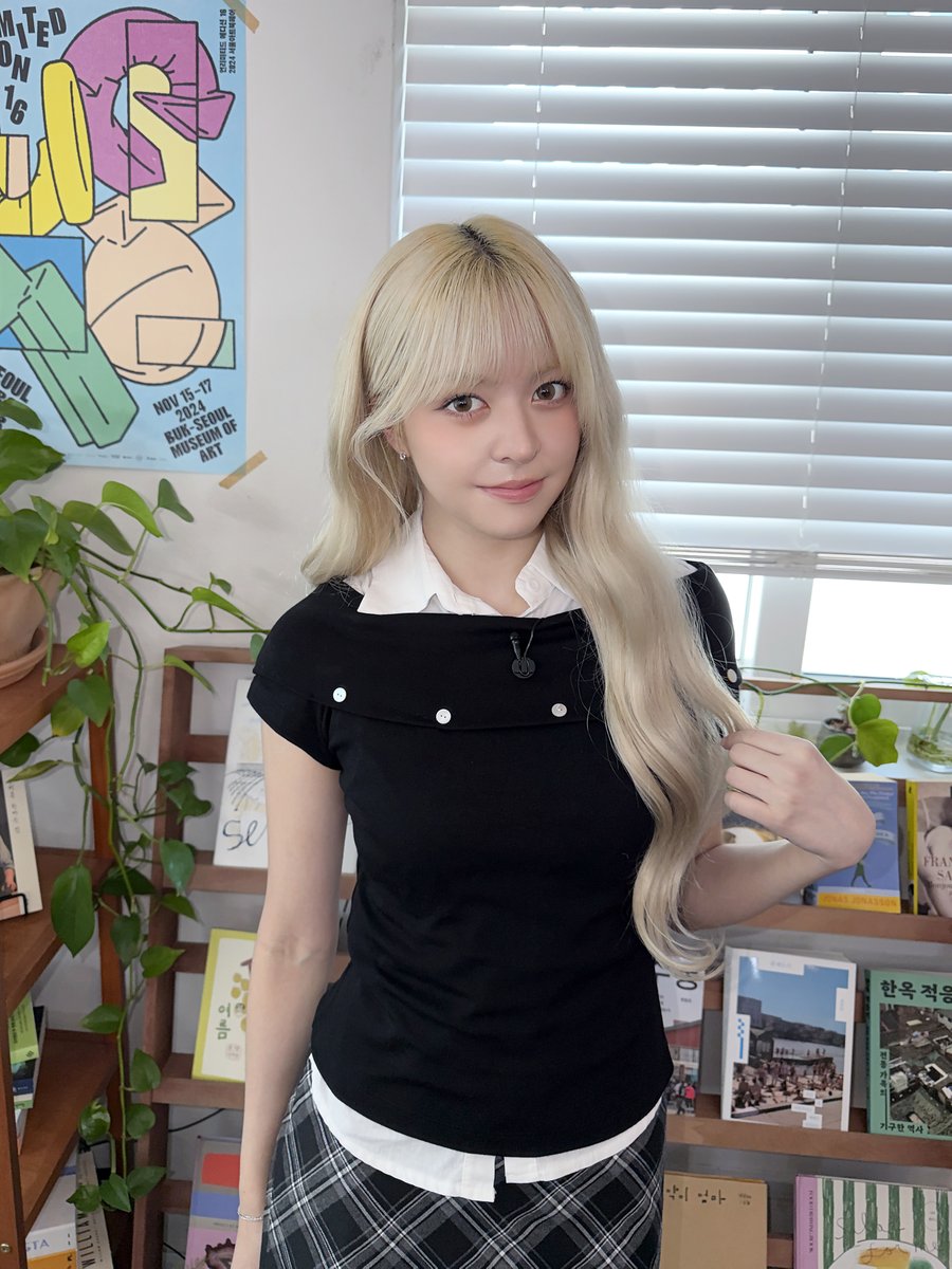 NMIXX_official's tweet photo. [📸] #가을의온도

‹3⑅📜˚₊⁔📚⊹₊˚
🍂 https://t.co/ovaLcpaPq9

#NMIXX #엔믹스
#릴리 #LILY
#HeavySerenade
#NMIXX_HeavySerenade https://t.co/oDAe9ltK1Q