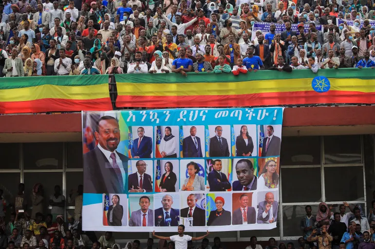 umutcagrisariii's tweet photo. Imagine this: on June 1, 50 million people in Ethiopia will head to the polls, yet the outcome already seems predetermined. In 64 of the 509 electoral districts outside Tigray, only Prosperity Party candidates are running. The Tigray People's Liberation Front, which dominated Ethiopian politics for nearly three decades before Abiy Ahmed’s rise, has been banned. No voting will take place in Tigray, home to around 6% of the population. In some parts of Amhara, holding elections appears impossible. Meanwhile, the risk of armed clashes is growing in certain areas of Oromia. Voting in the Amhara region is expected to remain largely confined to urban centers. Due to insecurity, elections cannot be organized in many rural areas, and according to the Ethiopian National Election Board’s (NEBE) own optimistic estimates, polling stations will not even be set up in at least 30 constituencies.
