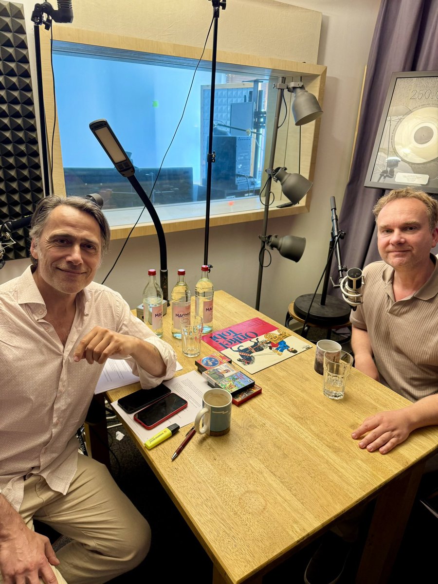 MaritimVerlag's tweet photo. Gestern in Hamburg:
Aufnahmen zu Günter Merlaus neuem Podcast „Lauschich“. Überall wo es Podcasts gibt, auch auf YouTube, ab Ende Juni. Die Folge mit Sebastian Pobot von Maritim voraussichtlich im Herbst 2026…
@merlausch @lauschmedien https://t.co/GRVQOzCPbJ