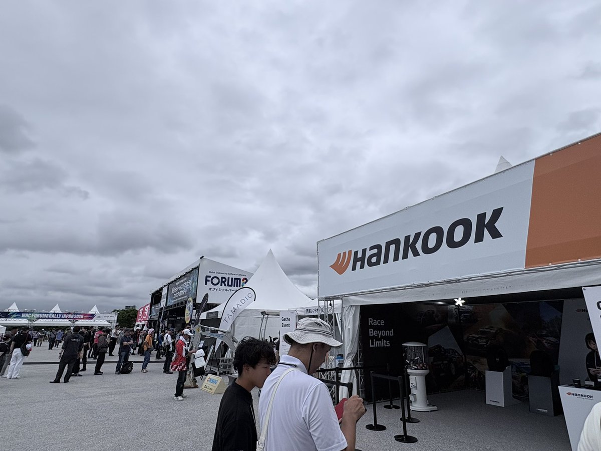 nms_ichi's tweet photo. ラリージャパンのサービスパーク
ハンコックのブース前です
#hankooktirejapan
#wrchankook https://t.co/yKc1MiGmI4