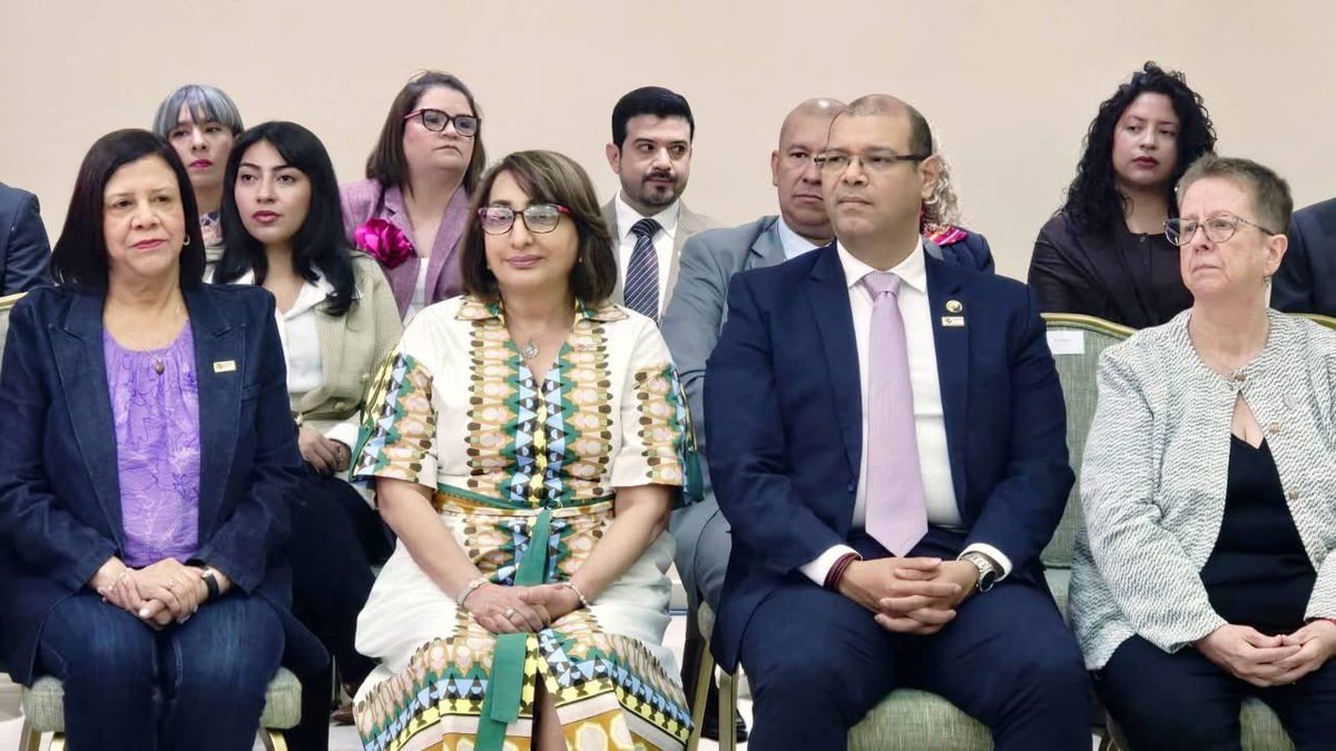 CCADSICA's tweet photo. Acompañamos como CCAD el acto de conmemoración de los #25Años de #CooperaciónEspañaSICA, junto con autoridades de la Secretaría de Estado de Cooperación Internacional del Reino de España,  la AECID; el Ministerio de Relaciones Exteriores de República Dominicana, en su calidad de Presidencia Pro Tempore del SICA, la Secretaría General del SICA, y el Viceministerio de Relaciones Exteriores de El Salvador, como país sede del #SICA.

La Secretaria Ejecutiva de la CCAD, Marisol Castillo, formó parte del grupo de titulares de instancias del SICA que asistieron al evento. 

La Cooperación Española ha sido un aliado histórico de la CCAD a lo largo de su existencia; contribuyendo  primero a la ejecución de los Planes Ambientales Regionales para Centroamérica (PARCA) y, posteriormente y hasta la fecha, a la ejecución de la Estrategia Regional Ambiental Marco (ERAM), con énfasis en cambio climático y gestión de riesgo, así como en la gestión integral de recursos hídricos, además de fortalecer institucionalmente a la CCAD.  

En el acto de conmemoración participó la Secretaria de Estado de Cooperación Internacional del Reino de España y Presidenta de la #AECID, Eva Granados; el Viceministro de Asuntos Económicos y Cooperación de Ministerio de Relaciones Exteriores República Dominicana, Hugo Rivera; la Embajadora del Reino de España en El Salvador, Sonia Álvarez; la Directora Ejecutiva dela SG-SICA, Ingrid Figueroa; el Director para América Latina y El Caribe de la #AECID, Jorge Mijangos Blanco; el Subdirector de Cooperación con México, Centroamérica y el Caribe de la AECID, Álvaro Borrega de Sande; así como la Viceministra de Relaciones Exteriores de El Salvador, Adriana Mira.

#CooperaciónEspañaSICA #25AñosEspañaSICA #SociosEstratégicos