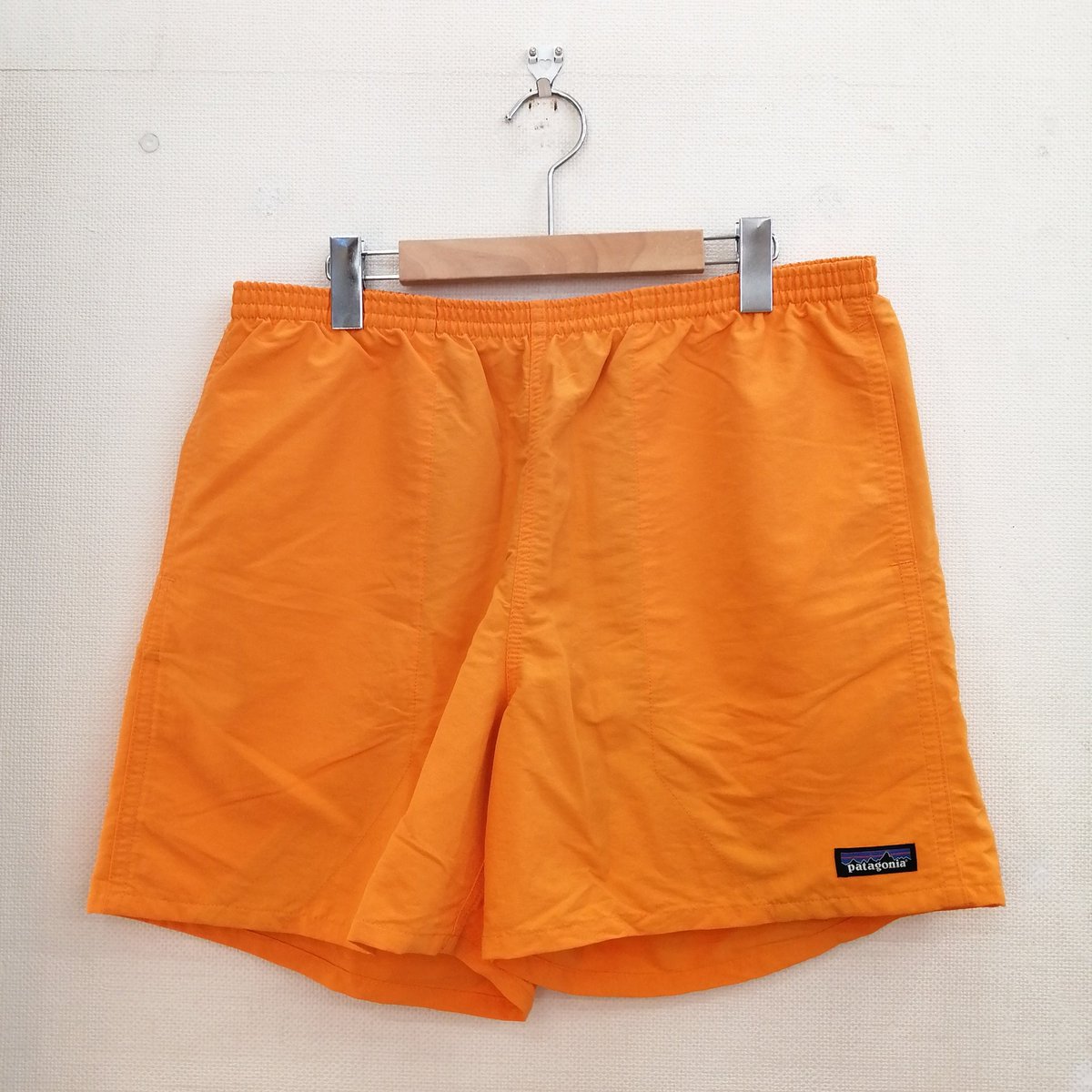 modeoff_sazae's tweet photo. こんにちは！モードオフ桜新町サザエさん通り店です！

当店では Patagonia の商品を多数取り揃えております！今回の夏にはヴィヴィッドのパンツはどうですか？

当店へのご来店だけでなく、オフモールでのご購入も可能です！ぜひご覧ください！ https://t.co/ZY9rs2s9xU