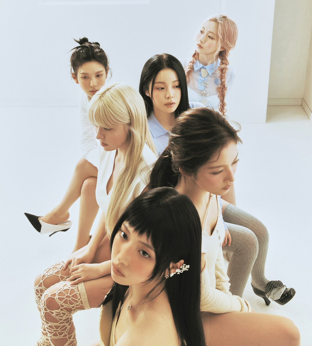 nmixxpics_'s tweet photo. NMIXX’s “Heavy Serenade” has entered the TOP 10 on MelOn Daily Chart. https://t.co/eUvC3pBEHi