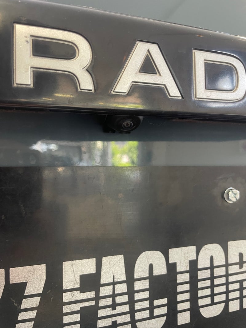 buzzfactory_'s tweet photo. 70ランクルプラドへナビ・ドライブレコーダー取付！
快適性と安心感をアップデート！

今回はトヨタの名車、70系ランドクルーザープラドへ、ナビゲーションとドライブレコーダーの取付作業をご依頼いただきました。
長年愛され続けている70プラドですが、近年は「使いやすさ」や「安全性」を現代仕様へアップデートされるオーナー様も増えています。

今回は・・・
ナビゲーションを交換！
そしてバックカメラを取付！！
さらにドライブレコーダーも同時施工致しました！！！

詳しい作業内容は是非ブログをご覧下さい。
https://t.co/N3QKlhYVGp

ナビ、ドラレコ、バックカメラ、オーディオなどの電装作業もお気軽にご相談ください。
70ランクルプラドのような旧車系モデルも、車両状態や配線の状態を確認しながら丁寧に作業しております。

#旧車　#輸入車　#トヨタ　#アメ車　#ドライブレコーダー　#バックカメラ　#オーディオ　#配線　#カスタム　#ドラレコ