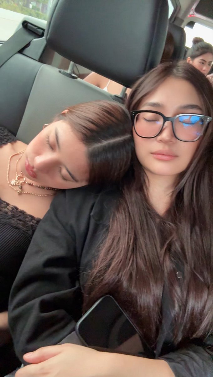 SomeoneShadoww's tweet photo. Ang saya maging all ships enjoyer noh? Kc khit sinong dumaan sa tl mo, winwin pa rin🤭
Tapos si Aiah ang pambansang leading lady hahahagsdafa😆 https://t.co/AzzleGwSAI